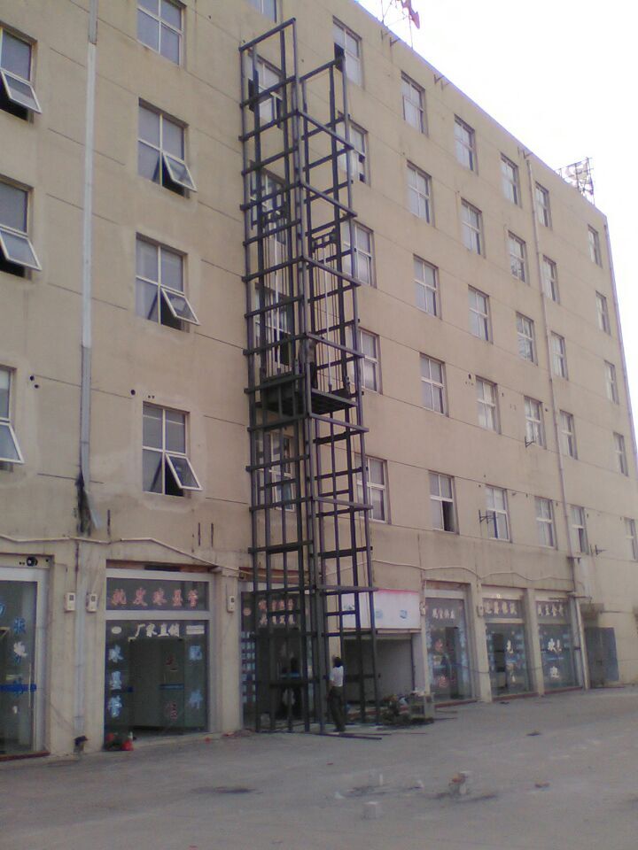 導(dǎo)軌式液壓升降機(jī)