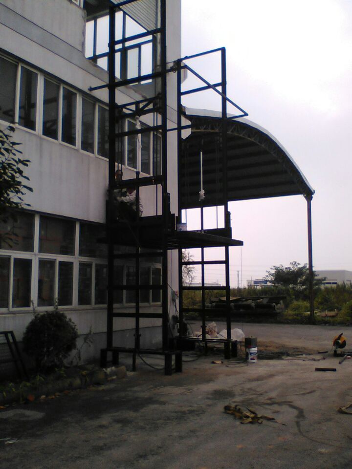 導(dǎo)軌式液壓升降機(jī)